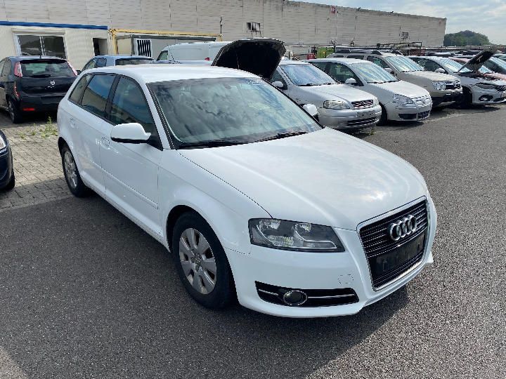 Photo 2 VIN: WAUZZZ8P4BA004713 - AUDI A3 SPORTBACK 