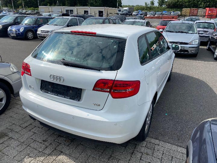 Photo 3 VIN: WAUZZZ8P4BA004713 - AUDI A3 SPORTBACK 