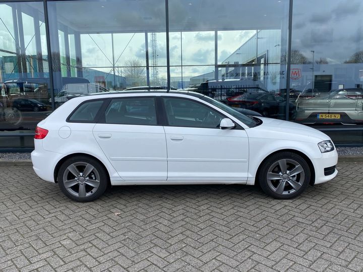 Photo 10 VIN: WAUZZZ8PXBA031124 - AUDI A3 SPORTBACK 