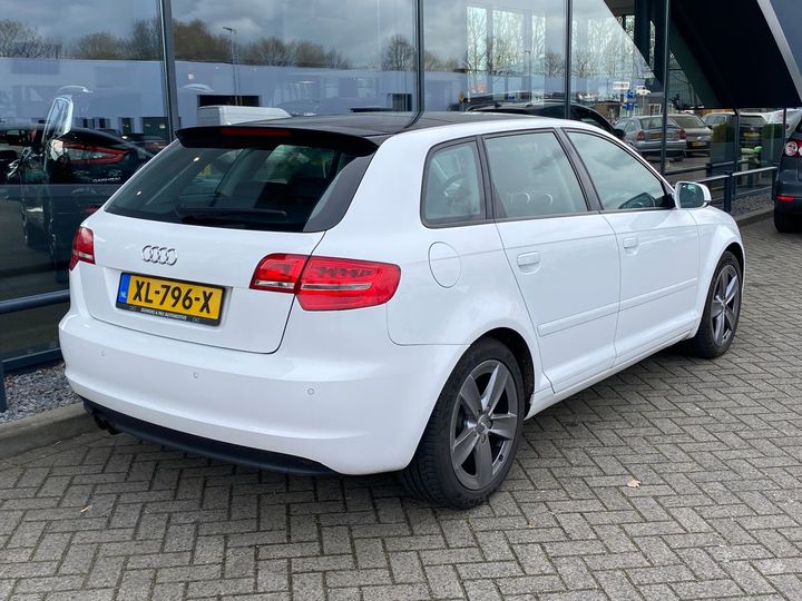 Photo 3 VIN: WAUZZZ8PXBA031124 - AUDI A3 SPORTBACK 