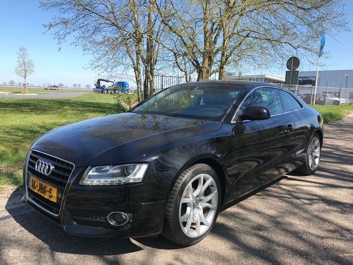 Photo 1 VIN: WAUZZZ8T89A001935 - AUDI A5 COUP 