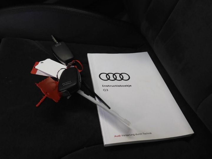 Photo 11 VIN: WAUZZZ8U5JR028847 - AUDI Q3 