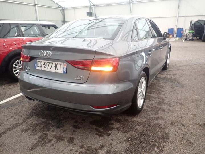 Photo 2 VIN: WAUZZZ8V1H1015997 - AUDI A3 BERLINE 