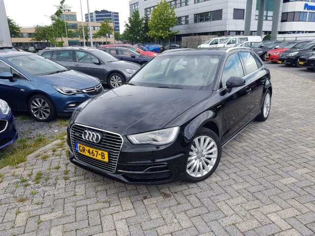 Photo 1 VIN: WAUZZZ8V2GA011858 - AUDI A3 