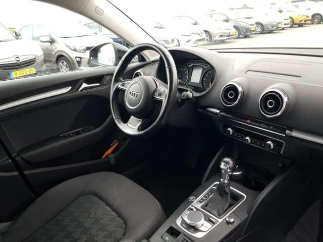 Photo 3 VIN: WAUZZZ8V2GA011858 - AUDI A3 