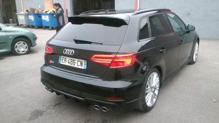 Photo 3 VIN: WAUZZZ8V2JA009440 - AUDI S3 SPORTBACK 