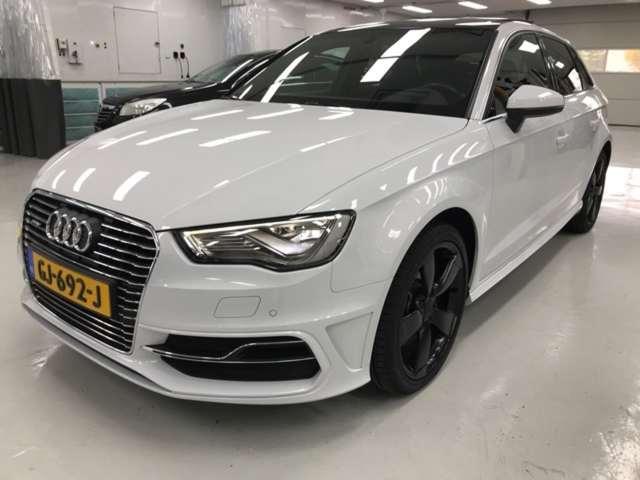 Photo 1 VIN: WAUZZZ8V5FA180948 - AUDI A3 