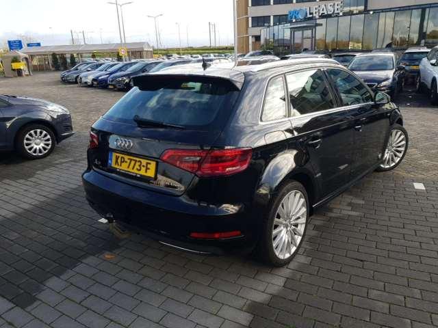 Photo 2 VIN: WAUZZZ8V5GA077692 - AUDI A3 