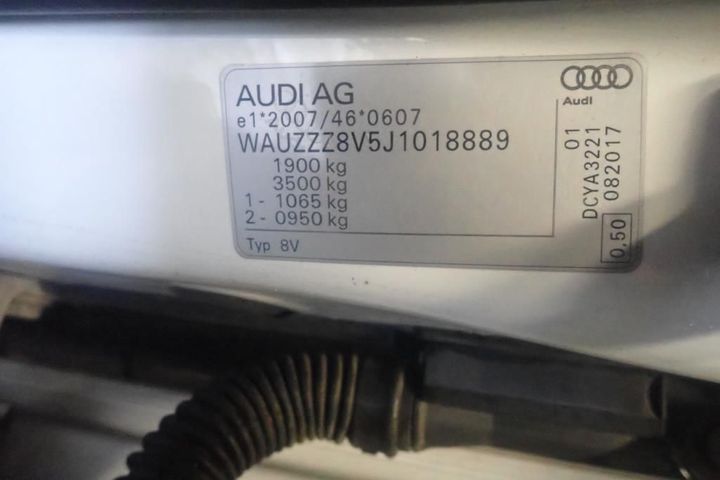 Photo 7 VIN: WAUZZZ8V5J1018889 - AUDI A3 BERLINE 