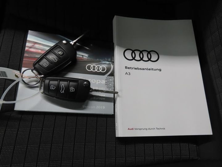 Photo 11 VIN: WAUZZZ8V7KA075211 - AUDI A3 