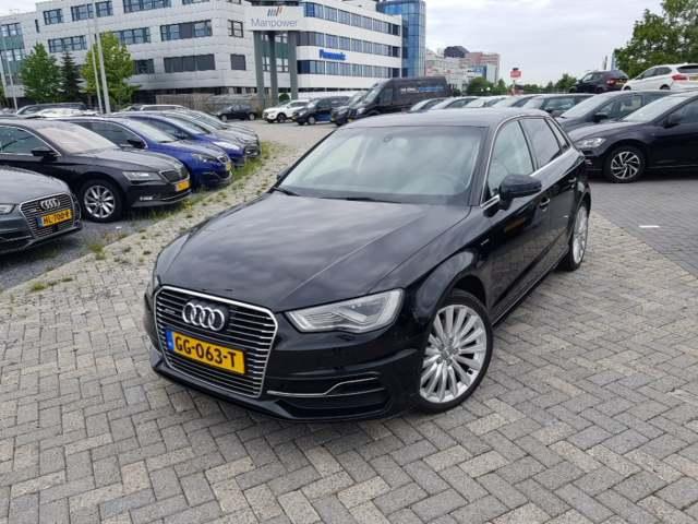 Photo 1 VIN: WAUZZZ8V8FA168065 - AUDI A3 