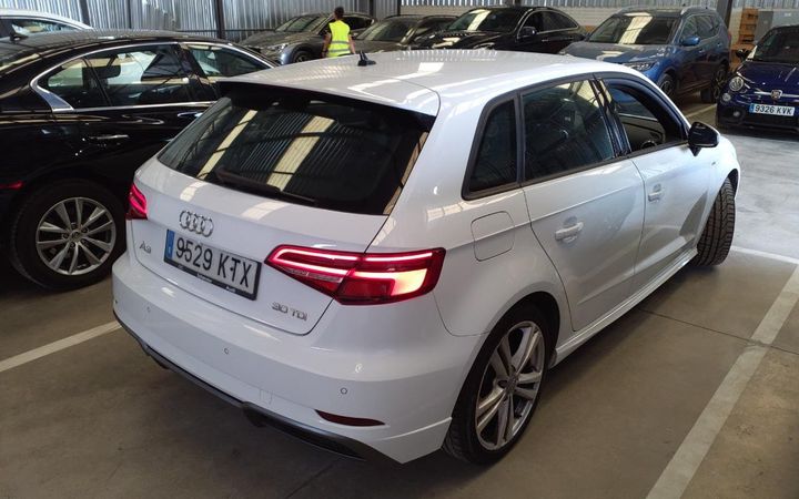 Photo 9 VIN: WAUZZZ8V9KA055476 - AUDI A3 