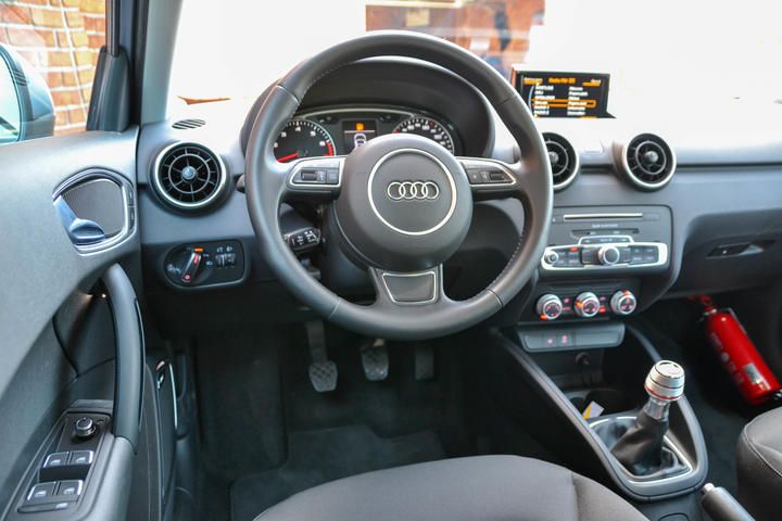 Photo 11 VIN: WAUZZZ8X2JB039131 - AUDI A1 HATCHBACK 