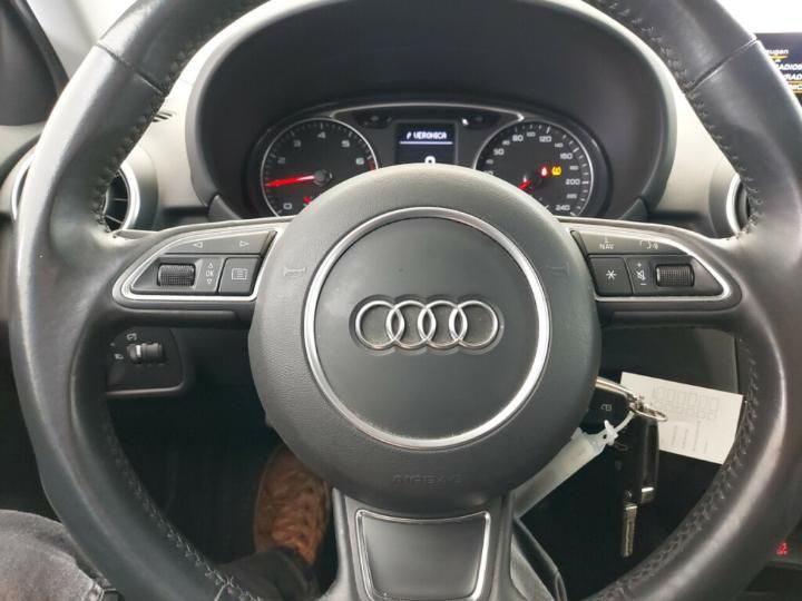 Photo 8 VIN: WAUZZZ8X5JB038667 - AUDI A1 