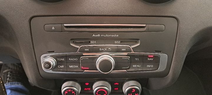 Photo 15 VIN: WAUZZZ8X8JB032376 - AUDI A1 