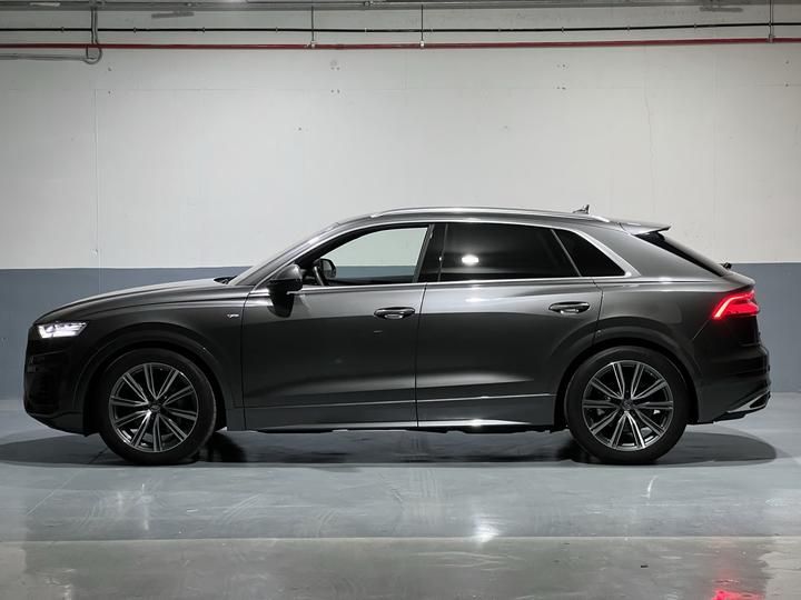 Photo 5 VIN: WAUZZZF17KD037525 - AUDI Q8 55 TFSI S-LINE 