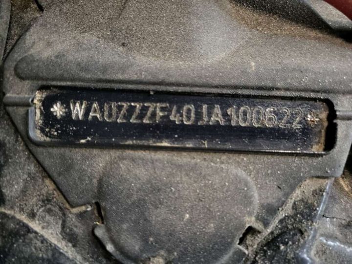 Photo 26 VIN: WAUZZZF40JA100622 - AUDI A4 