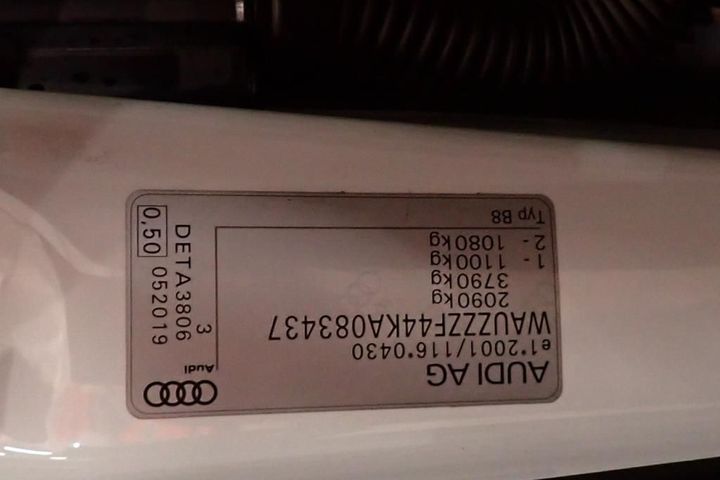 Photo 13 VIN: WAUZZZF44KA083437 - AUDI A4 