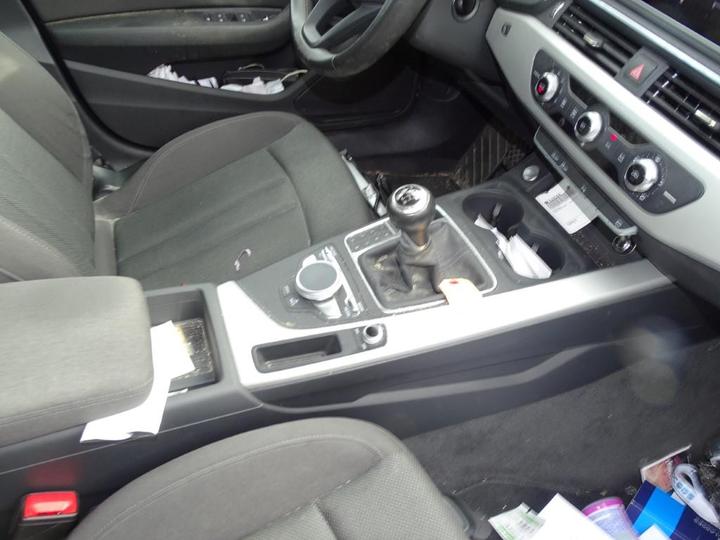 Photo 38 VIN: WAUZZZF45GA058621 - AUDI A4 