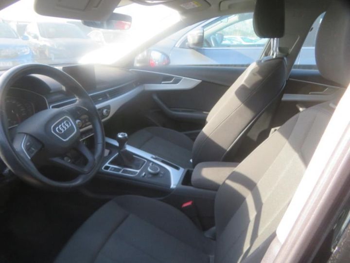 Photo 10 VIN: WAUZZZF45HA031386 - AUDI A4 