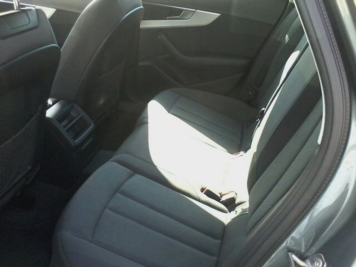 Photo 9 VIN: WAUZZZF45HA160650 - AUDI A4 