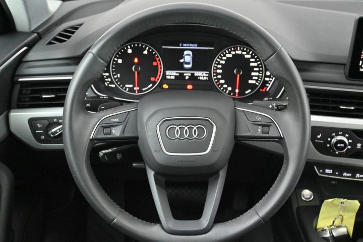 Photo 18 VIN: WAUZZZF45JN018068 - AUDI A4 