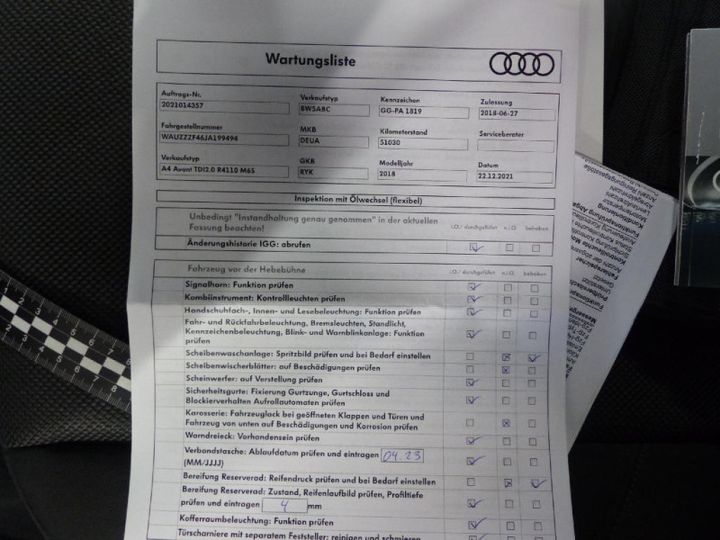 Photo 10 VIN: WAUZZZF46JA199494 - AUDI A4 2.0 TDI BASIS ULTRA 