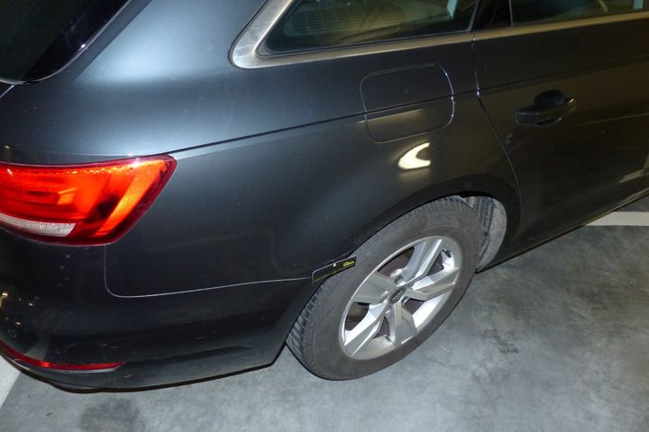 Photo 34 VIN: WAUZZZF47HA086874 - AUDI A4 