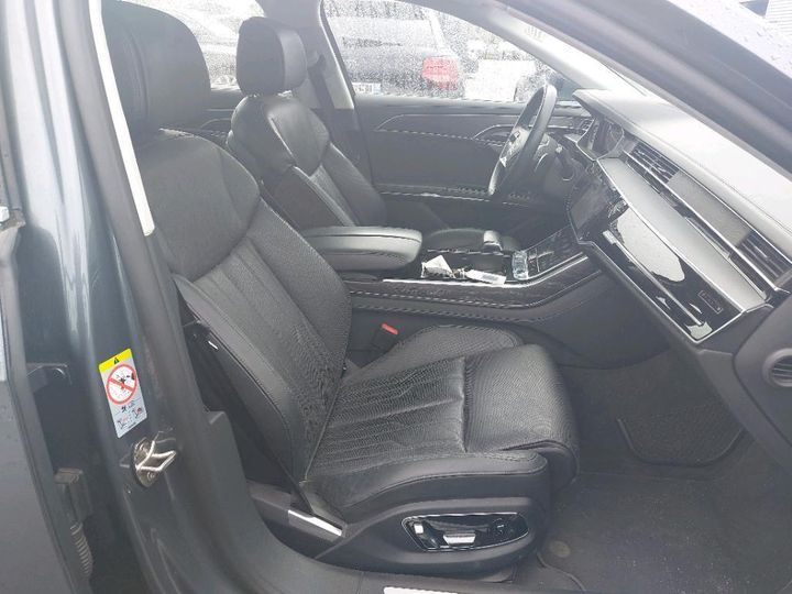 Photo 30 VIN: WAUZZZF82JN006706 - AUDI A8 