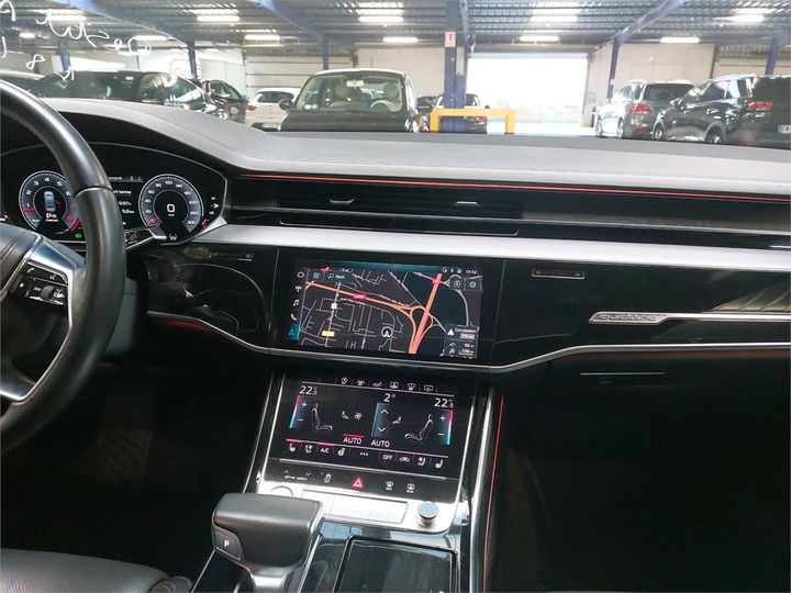 Photo 12 VIN: WAUZZZF89JN006850 - AUDI A8 