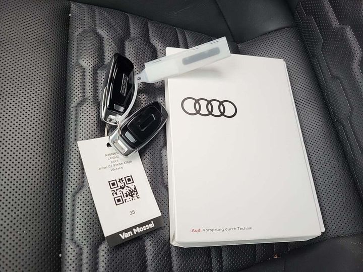 Photo 16 VIN: WAUZZZFW4N7002035 - AUDI E-TRON 