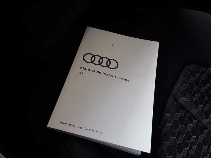 Photo 8 VIN: WAUZZZGB1NR002008 - AUDI A1 