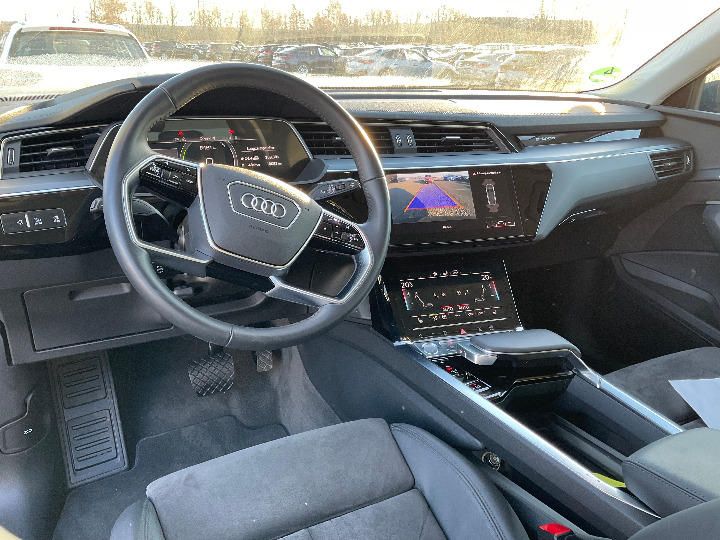 Photo 25 VIN: WAUZZZGE1LB011825 - AUDI E-TRON SUV 