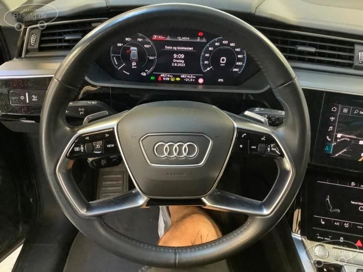 Photo 18 VIN: WAUZZZGE2LB033705 - AUDI E-TRON 