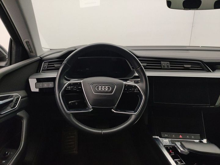 Photo 8 VIN: WAUZZZGE5LB025825 - AUDI E-TRON 