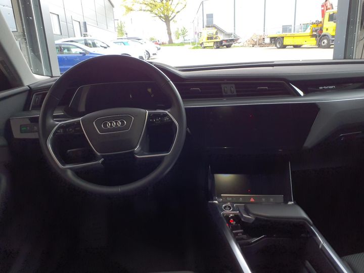 Photo 6 VIN: WAUZZZGE5MB031786 - AUDI E-TRON 