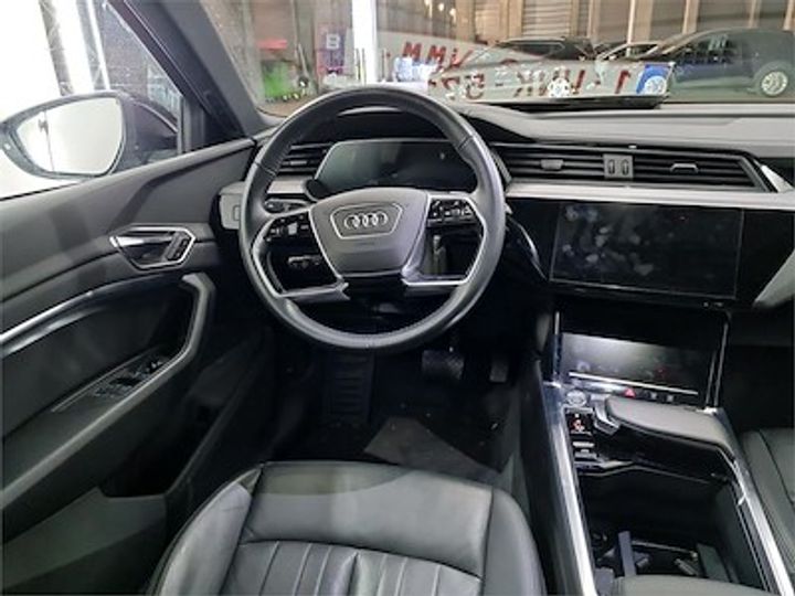 Photo 8 VIN: WAUZZZGE9LB007831 - AUDI E-TRON 