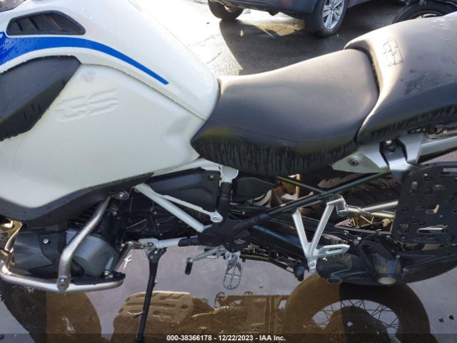 Photo 8 VIN: WB10M1308N6F63453 - BMW R 1250 