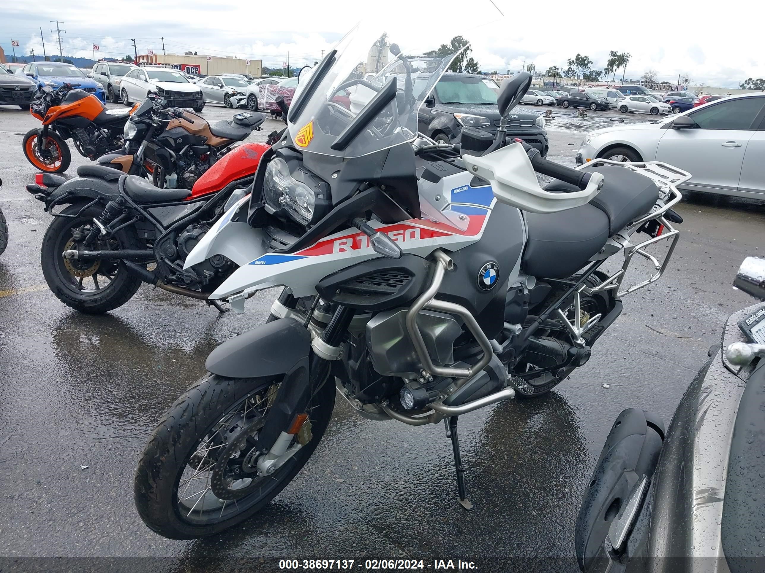 Photo 2 VIN: WB10M1308N6F63453 - BMW R 1250 