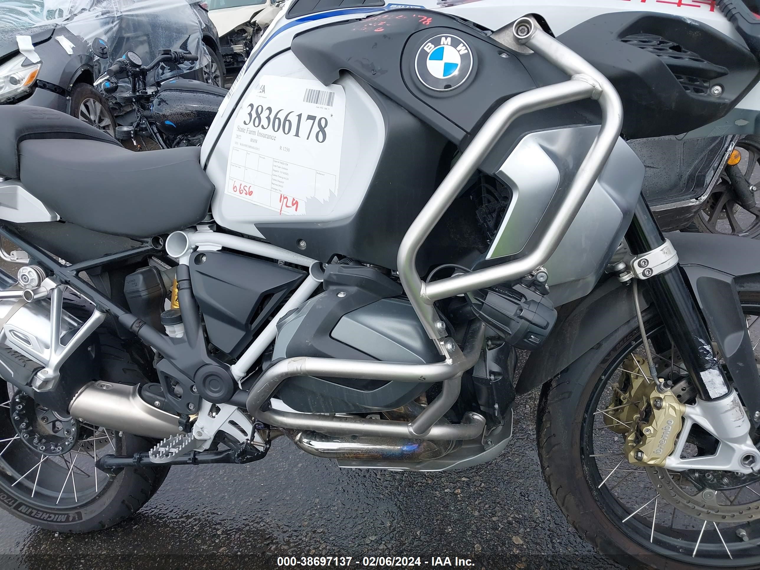 Photo 8 VIN: WB10M1308N6F63453 - BMW R 1250 