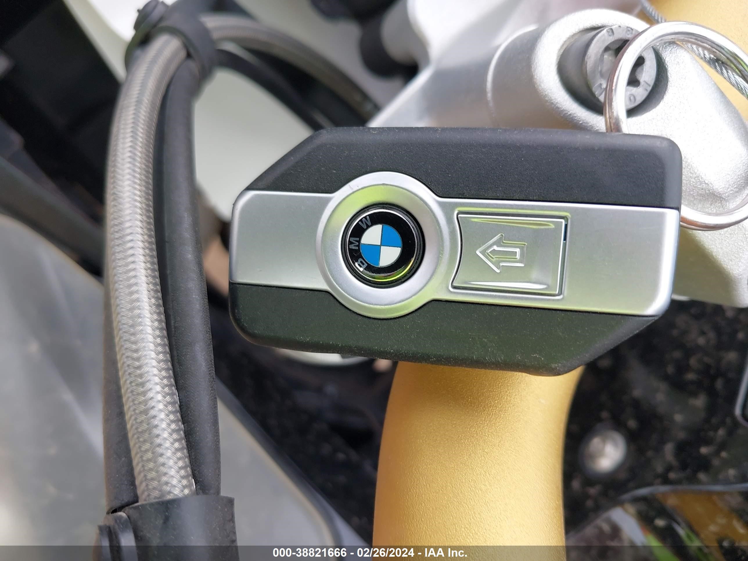 Photo 10 VIN: WB10M130XN6F13105 - BMW NULL 