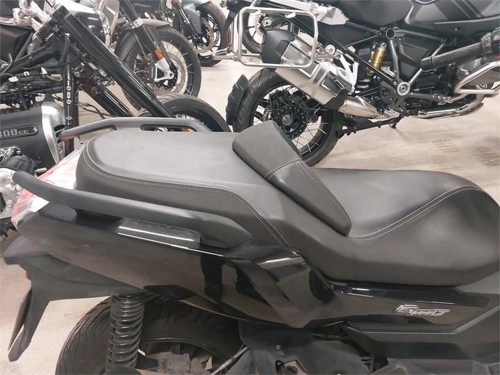 Photo 10 VIN: WB40C060XKS805767 - BMW C 400 