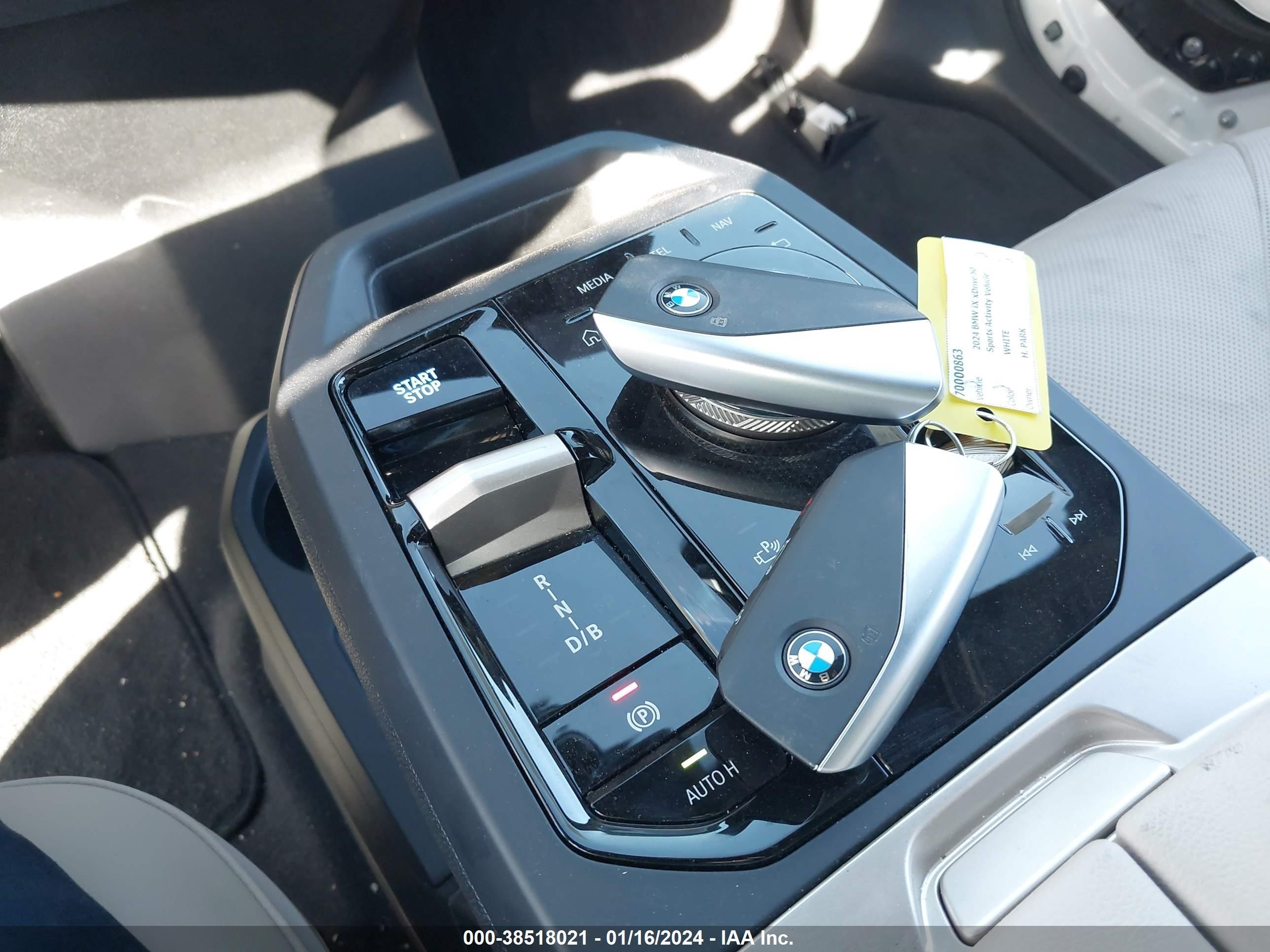 Photo 10 VIN: WB523CF01RCP00528 - BMW IX 