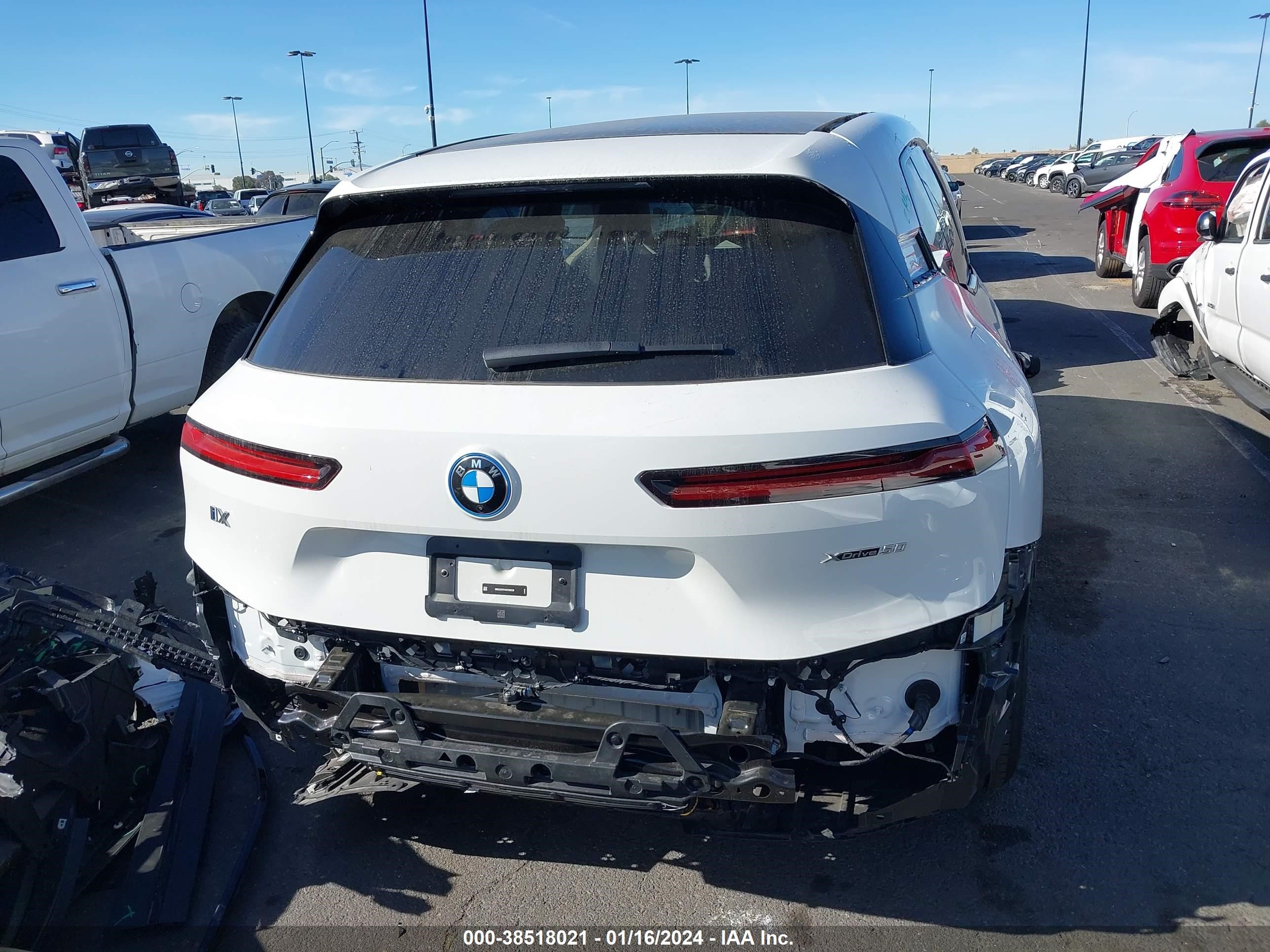 Photo 16 VIN: WB523CF01RCP00528 - BMW IX 