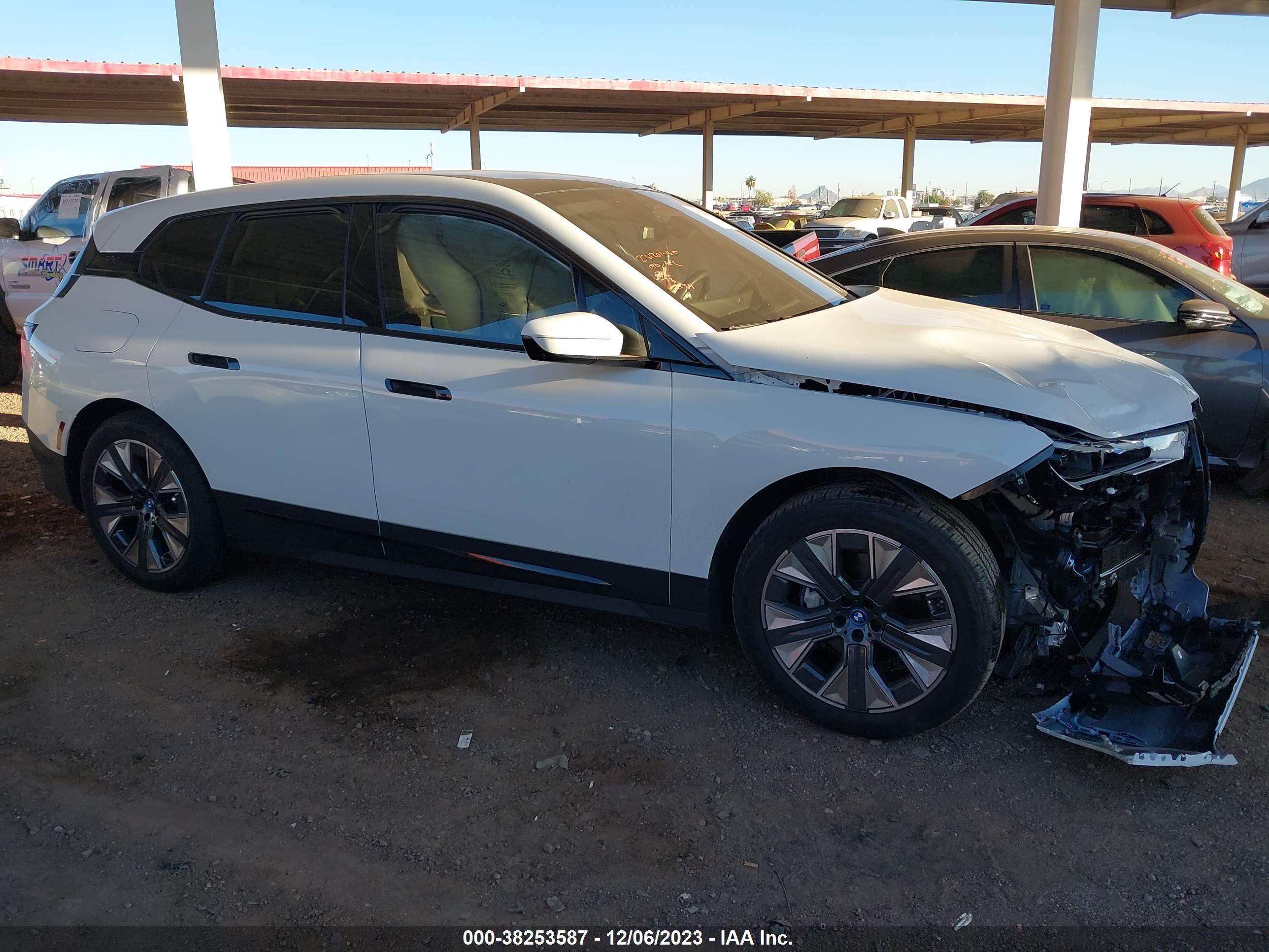 Photo 11 VIN: WB523CF01RCP02134 - BMW IX 