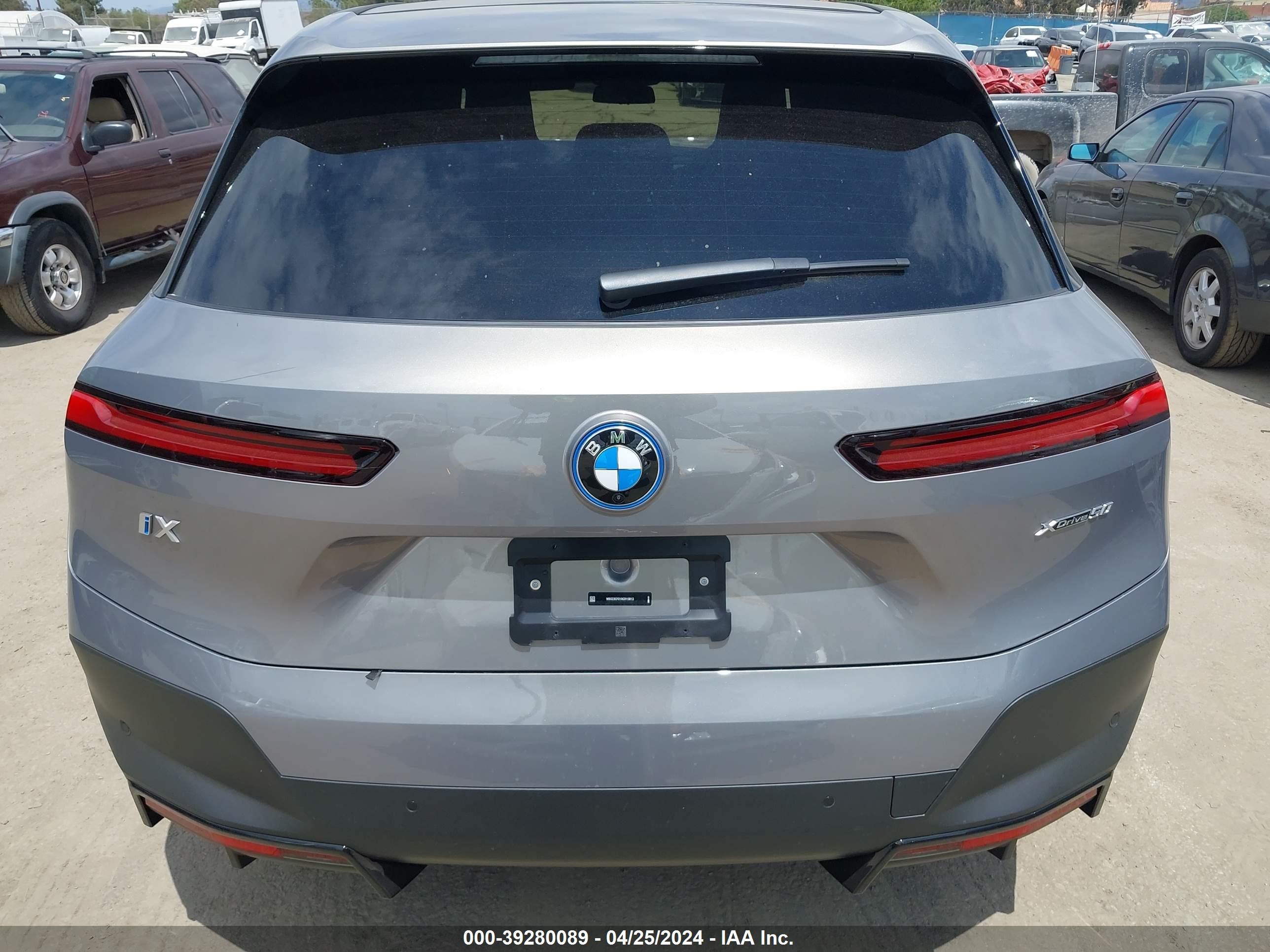 Photo 16 VIN: WB523CF01RCR15813 - BMW IX 