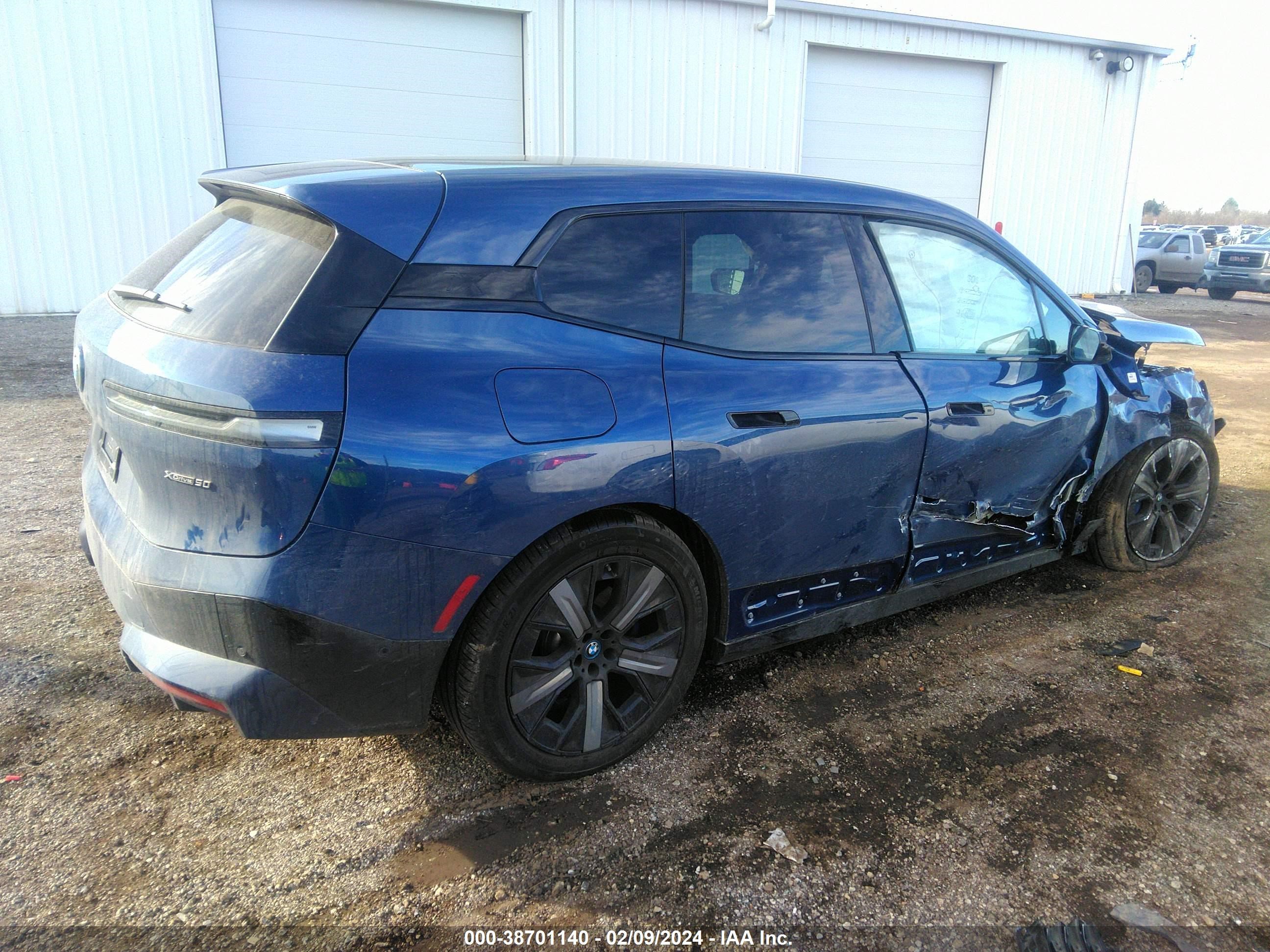 Photo 3 VIN: WB523CF04RCN87321 - BMW IX 