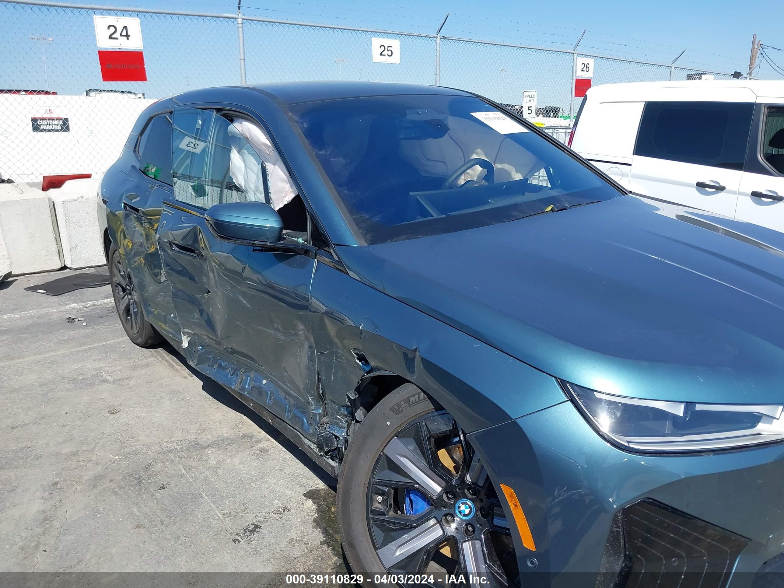 Photo 6 VIN: WB523CF04RCR12081 - BMW IX 