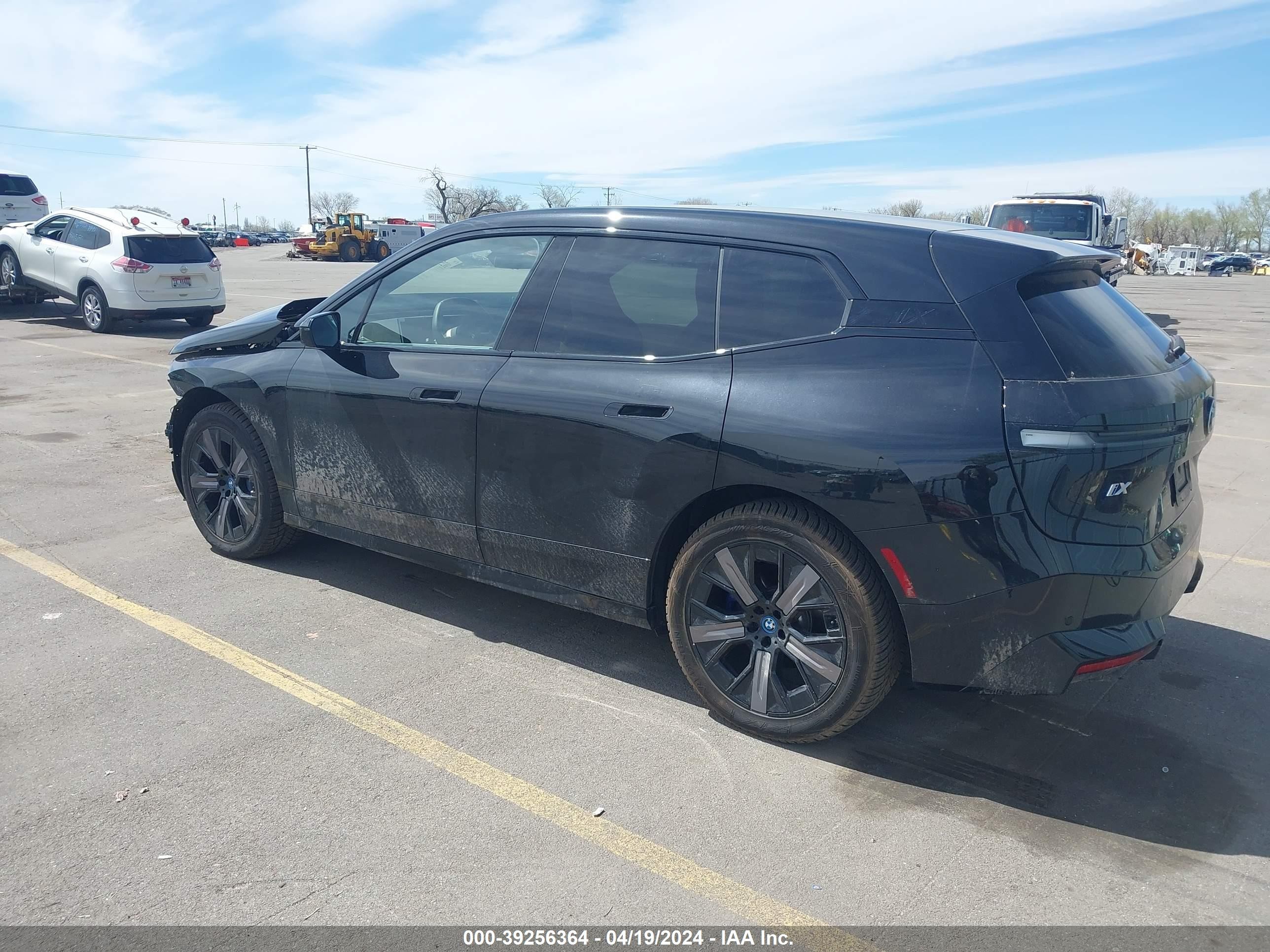 Photo 2 VIN: WB523CF07RCP83902 - BMW IX 