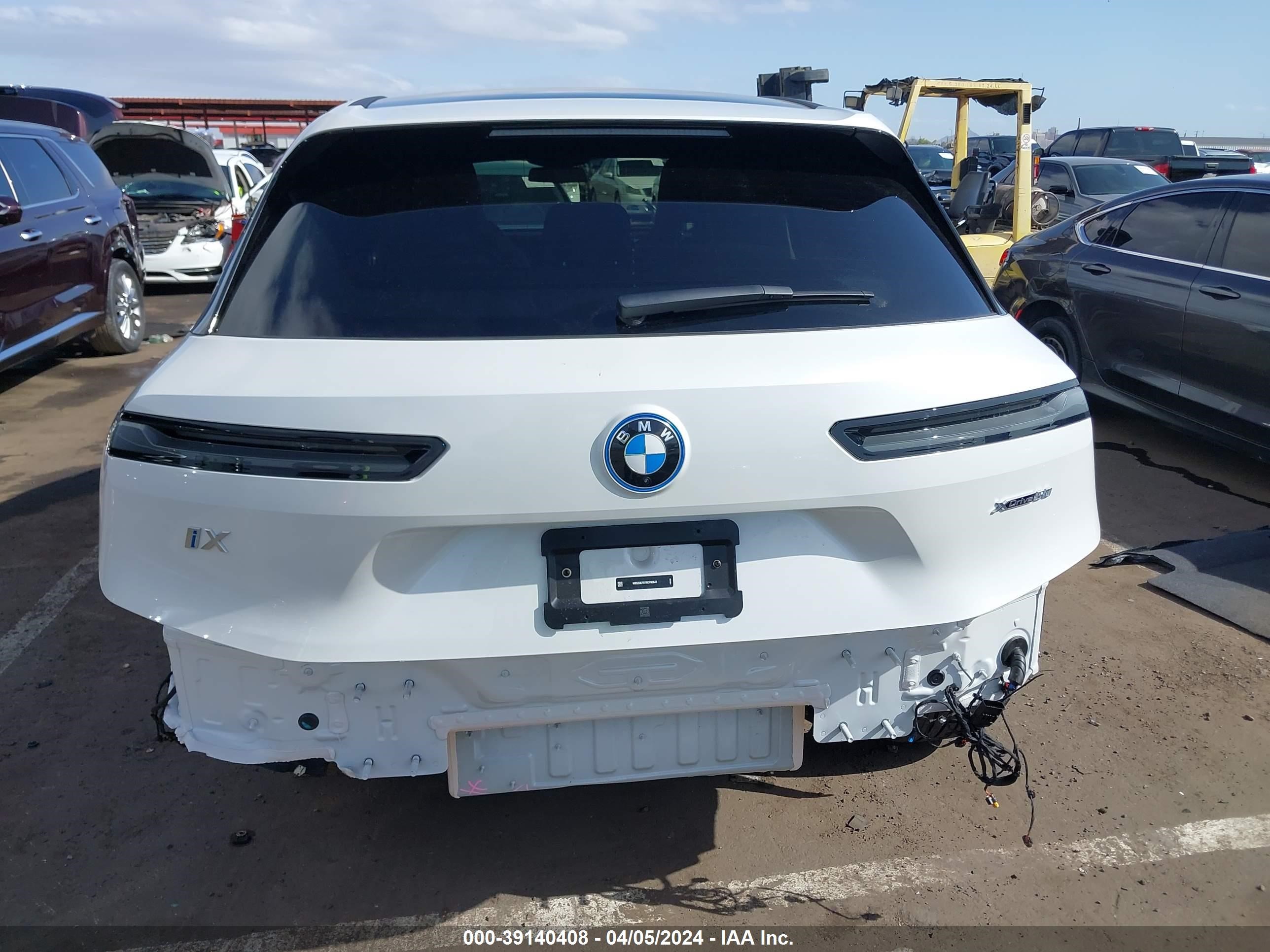 Photo 16 VIN: WB523CF07RCP90641 - BMW IX 